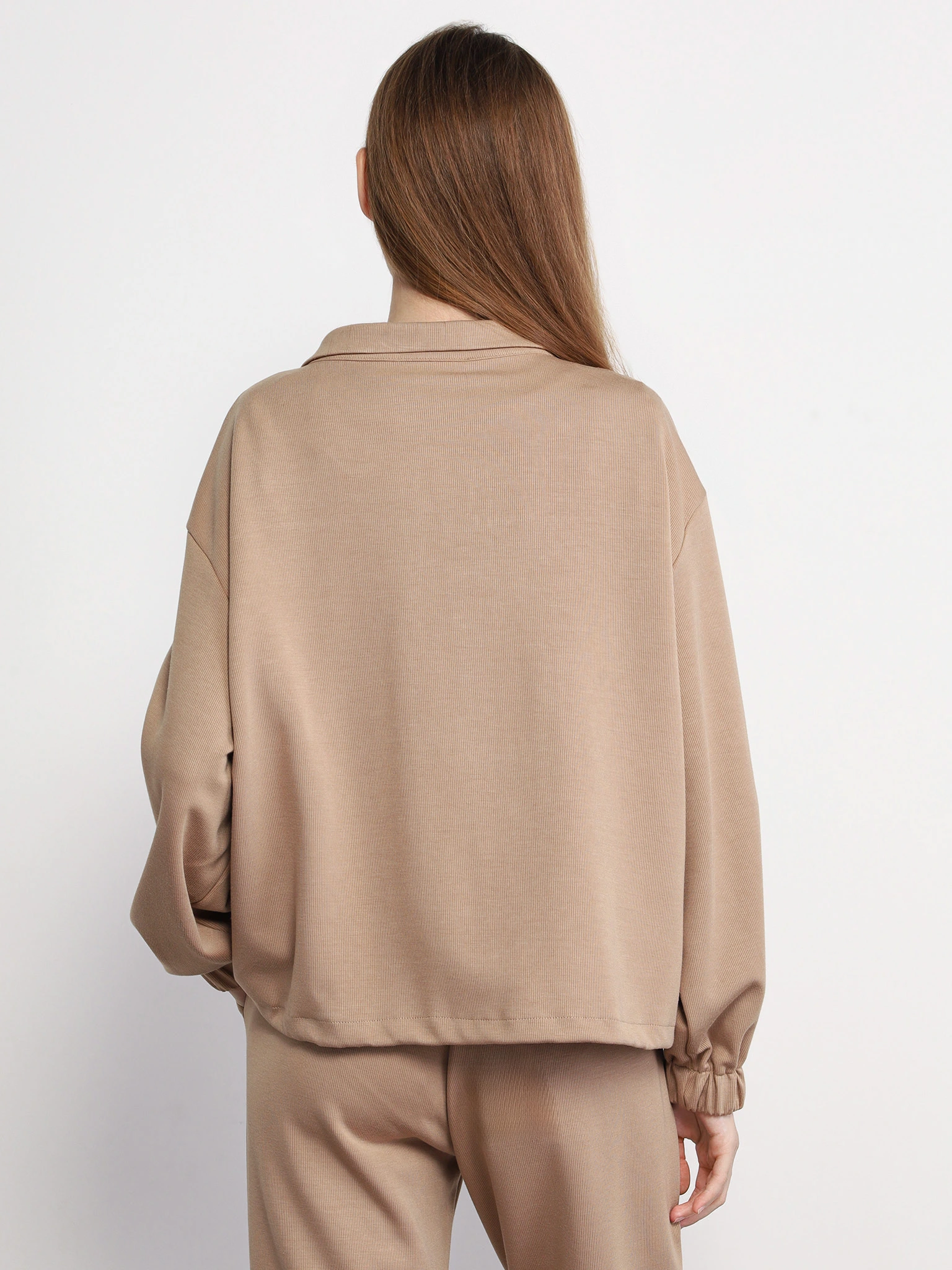 Жакет трикотажный бежевого цвета с кулиской по низу